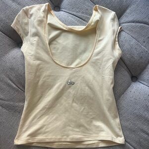 ALO Yoga Short Sleeve Scoop Neck Top in Pale Yellow